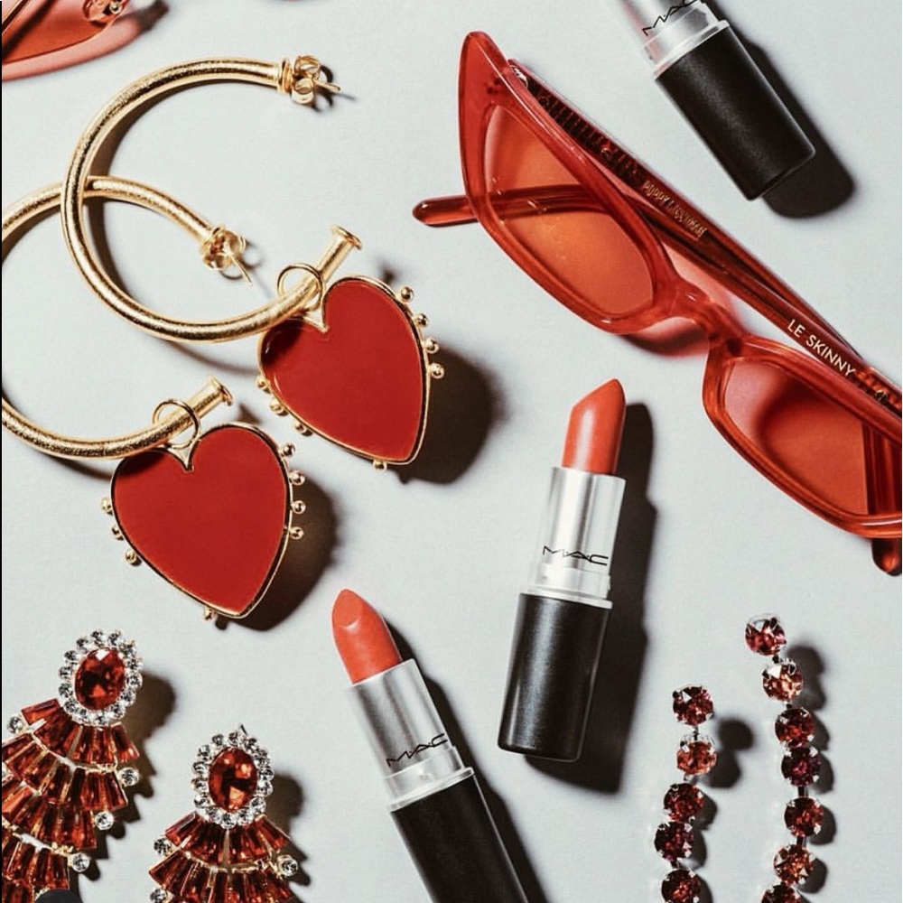 ♥️Fashion Gold Big Hoop Earrings With Red Hearts♥️